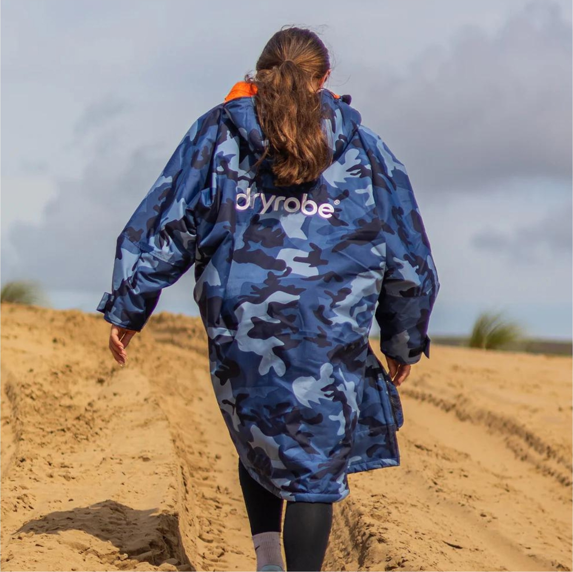 2025 Dryrobe Advance Junior Long Sleeve Changing Robe V3 V3KSLSDA - Blue Camo / Orange